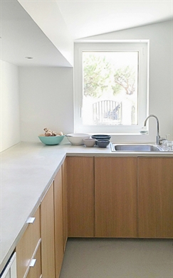 Surélévation d'une maison, La Capte, Var – vue cuisine -RBB Architectes