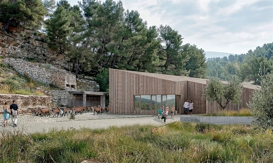 Chèvrerie pédagogique mairie Septèmes-les-Vallons – vêture bois et aménagements extérieurs